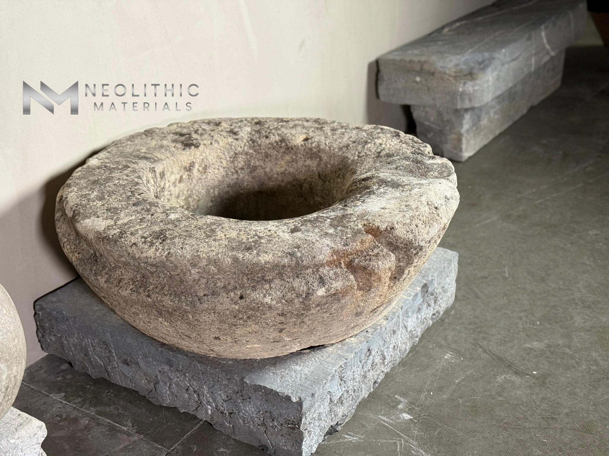 French Antique 18th Century Petit Limestone Well - Image 1